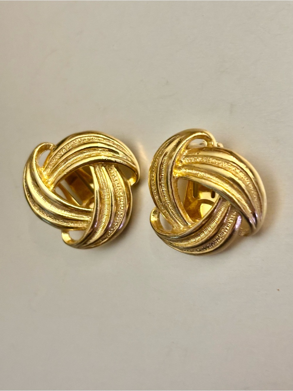 Sarah Coventry signed knot design earrings